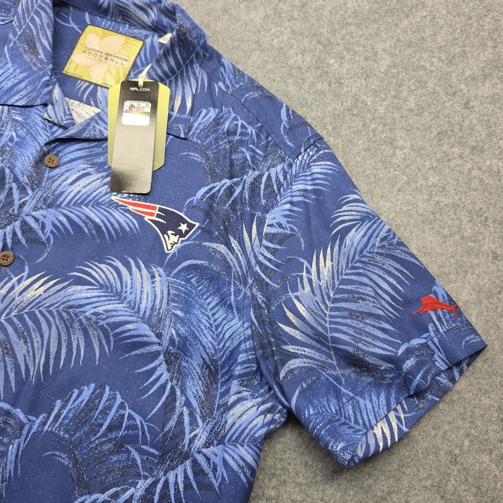 Tommy Bahama 100% Silk Camp Shirt M New England Patriots Hawaiian NWT